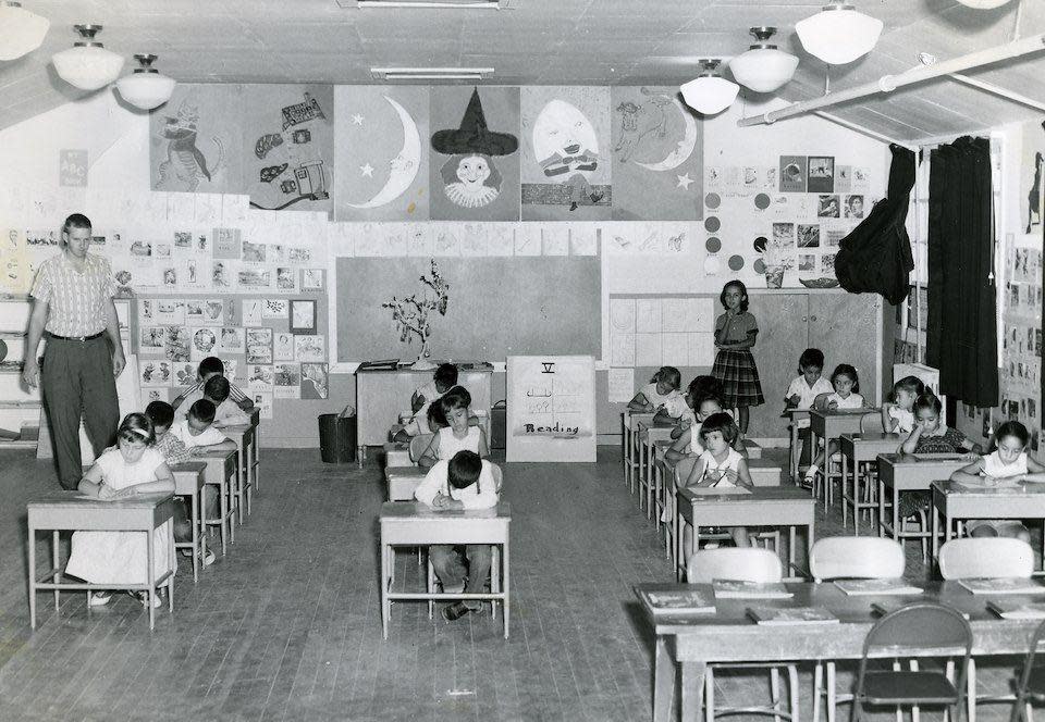 Alumnos en clase en la Escuela Primaria Blackwell de Marfa, Texas, Estados Unidos.