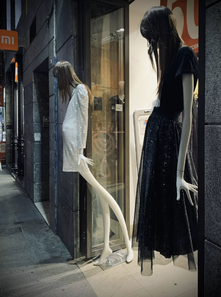 Mannequins with long limbs