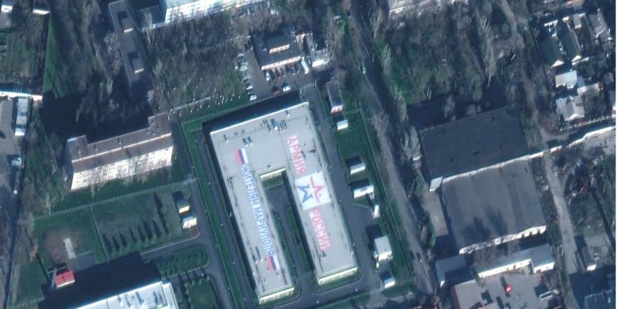 Maxar satellites took pictures of the new base of the occupiers in Mariupol