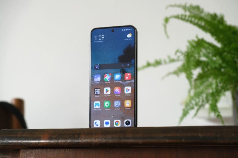 Come for the high-end camera, stay for the Apple-esque features - this appears to be the theme of Xiaomi's latest flagship smartphone. The Xiaomi 14 offers more iPhone feeling than probably any other Android phone. Coman Hamilton/dpa
