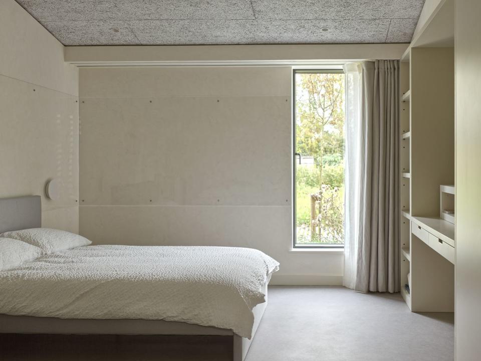 home of simon mottram in oxfordshire founder of rapha, designed by richard parr of richard parr associates photography by brotherton lock bedroom