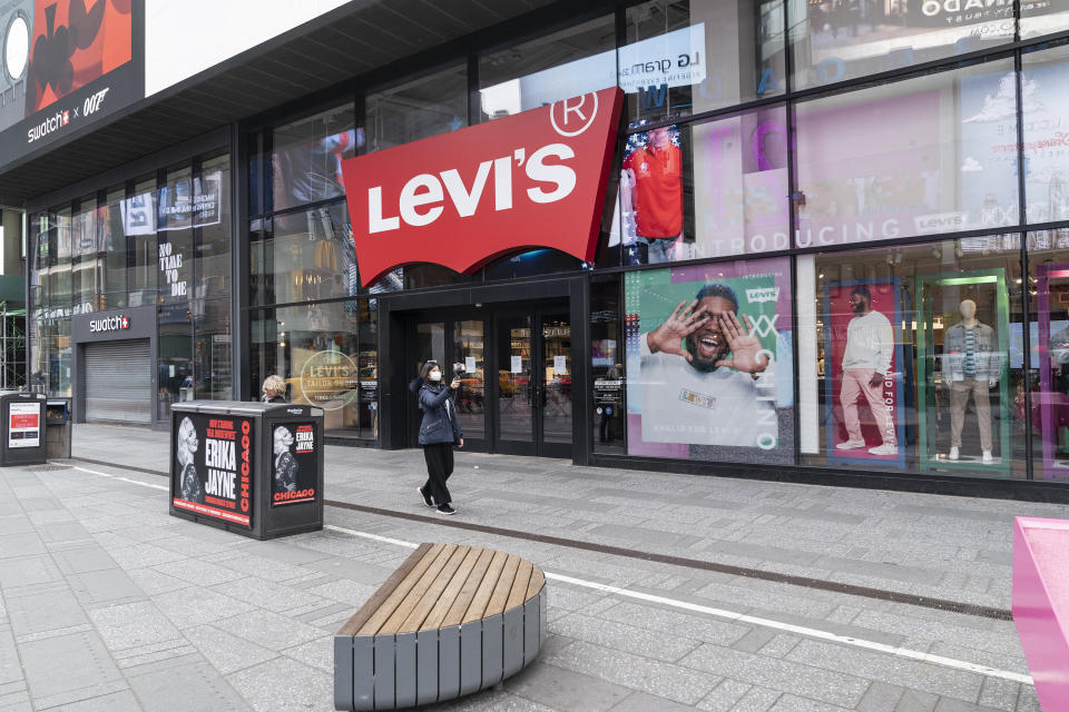 NEW YORK, UNITED STATES - 2020/03/18: Levi Strauss & Co. store on Times Square closed due to ongoing coronavirus cases and fears. (Photo by Lev Radin/Pacific Press/LightRocket via Getty Images)