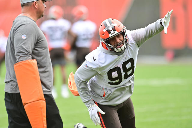 Cleveland Browns sign pass rusher Isaac Rochell to the practice squad