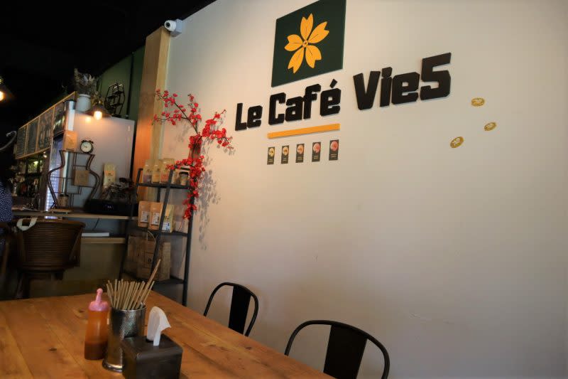 le cafe vie5 - cafe name