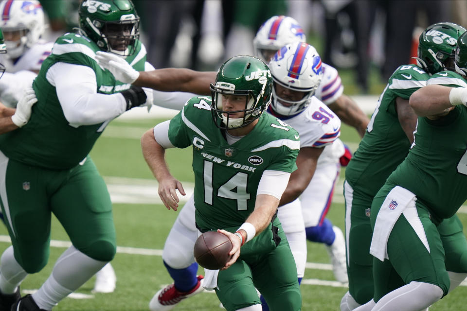 New York Jets quarterback Sam Darnold (14) looks to hand off during the first half of an NFL football game against the Buffalo Bills, Sunday, Oct. 25, 2020, in East Rutherford, N.J. (AP Photo/Frank Franklin II)