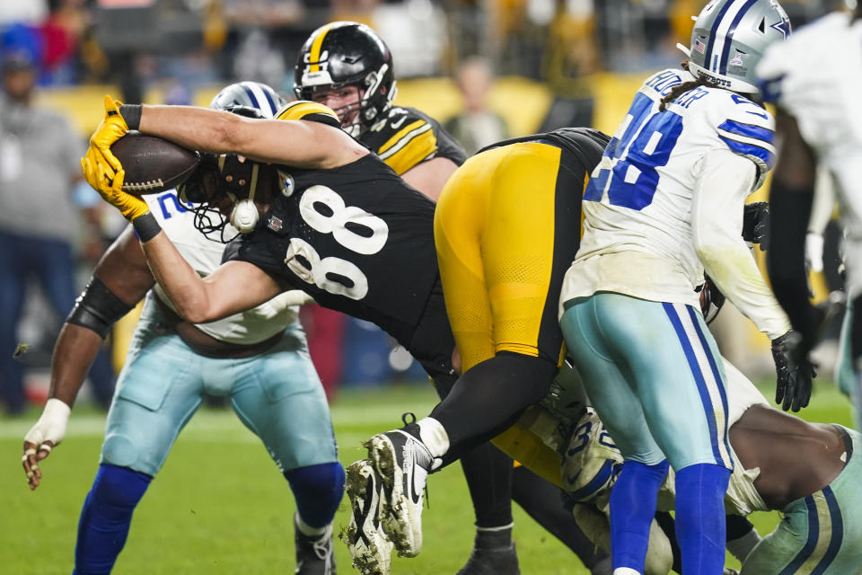 Pittsburgh Steelers tight end Pat Freiermuth (88) dives in for a touchdown on a pass from quarterback Justin Fields during the second half of an NFL football game against the Dallas Cowboys, early Monday, Oct. 7, 2024, in Pittsburgh. (AP Photo/Matt Freed)