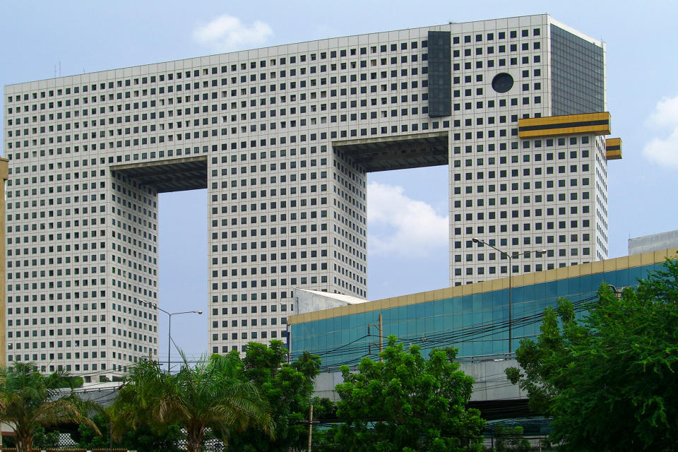 También llamado Edificio Chang, esta curiosa construcción con forma de elefante se ha convertido en una de las torres más famosas de Bangkok. Terminada en 1997, consta de 32 pisos y 102 metros de altura y alberga tanto viviendas como oficinas. (Foto: Getty Images).