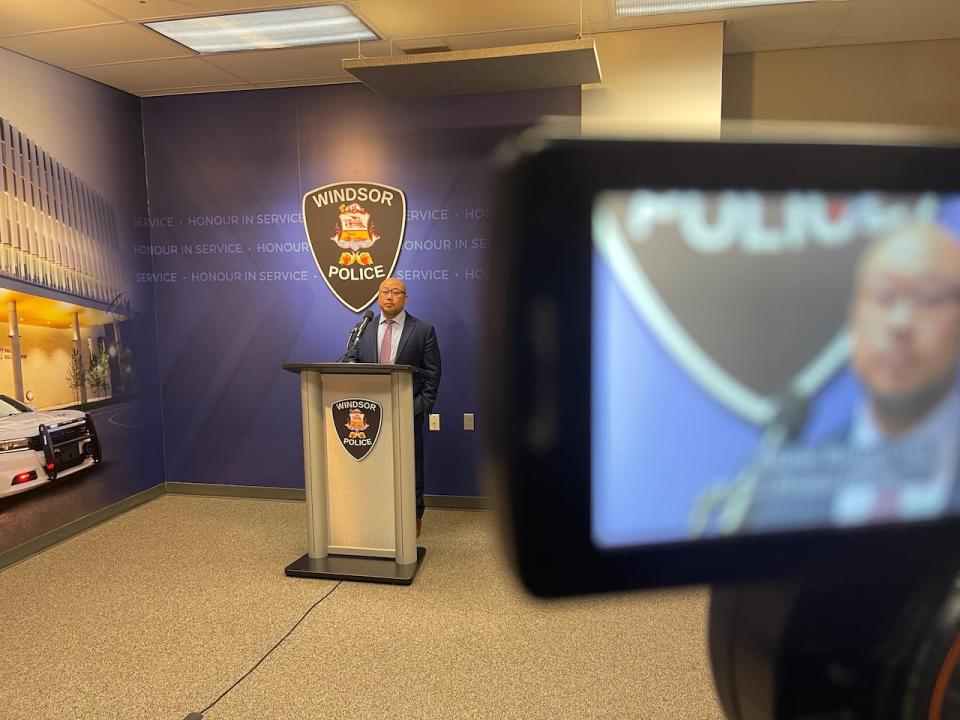 Sgt. Darius Goze with Windsor police's Major Crimes Unit provides an update on a home invasion investigation.  (Chris Ensing/CBC - image credit)