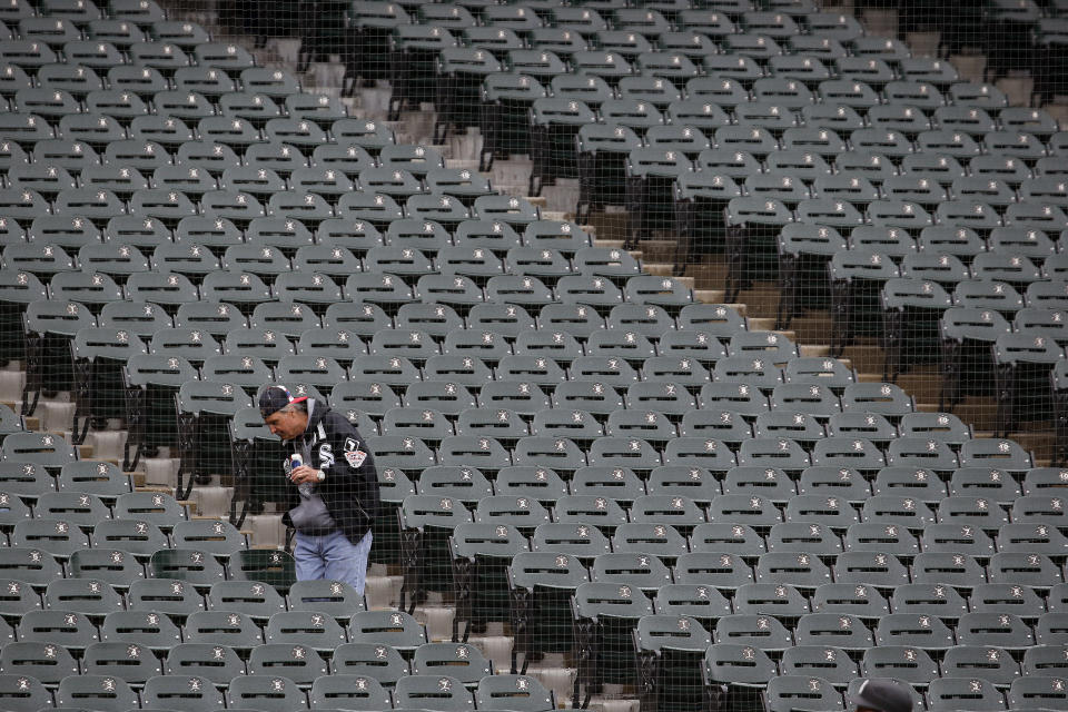 Wrigley Filed beer vendors during the game between the Chicago White Chicago Cubs and the Cincinnati Reds Saturday, May 25, 2019, in Chicago. (Photo/Nuccio DiNuzzo)