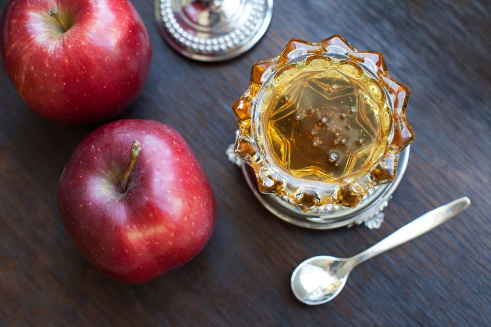 Apple and honey (Getty Images/iStockphoto)