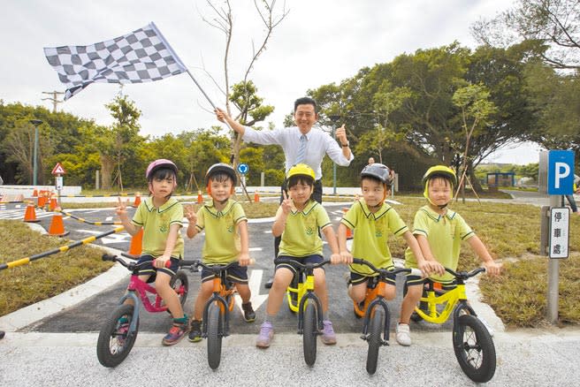 新竹市政府全新打造的「華德福非營利幼兒園」27日起辦理招生，市長林智堅希望幫助年輕爸媽一起育兒。（陳育賢攝）