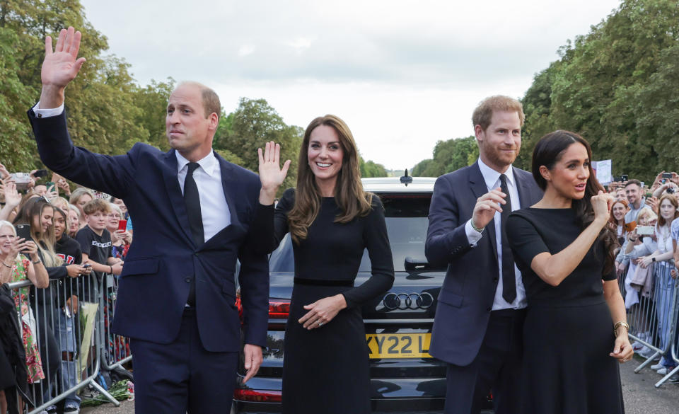 WINDSOR, ENGLAND - SEPTEMBER 10: Catherine, Princess of Wales, Prince William, Prince of Wales, Prince Harry, Duke of Sussex, and Meghan, Duchess of Sussex wave to crowd on the long Walk at Windsor Castle on September 10, 2022 in Windsor, England. Crowds have gathered and tributes left at the gates of Windsor Castle to Queen Elizabeth II, who died at Balmoral Castle on 8 September, 2022. (Photo by Chris Jackson - WPA Pool/Getty Images)