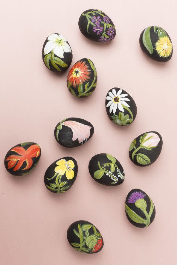 2) Botanical Painted Eggs