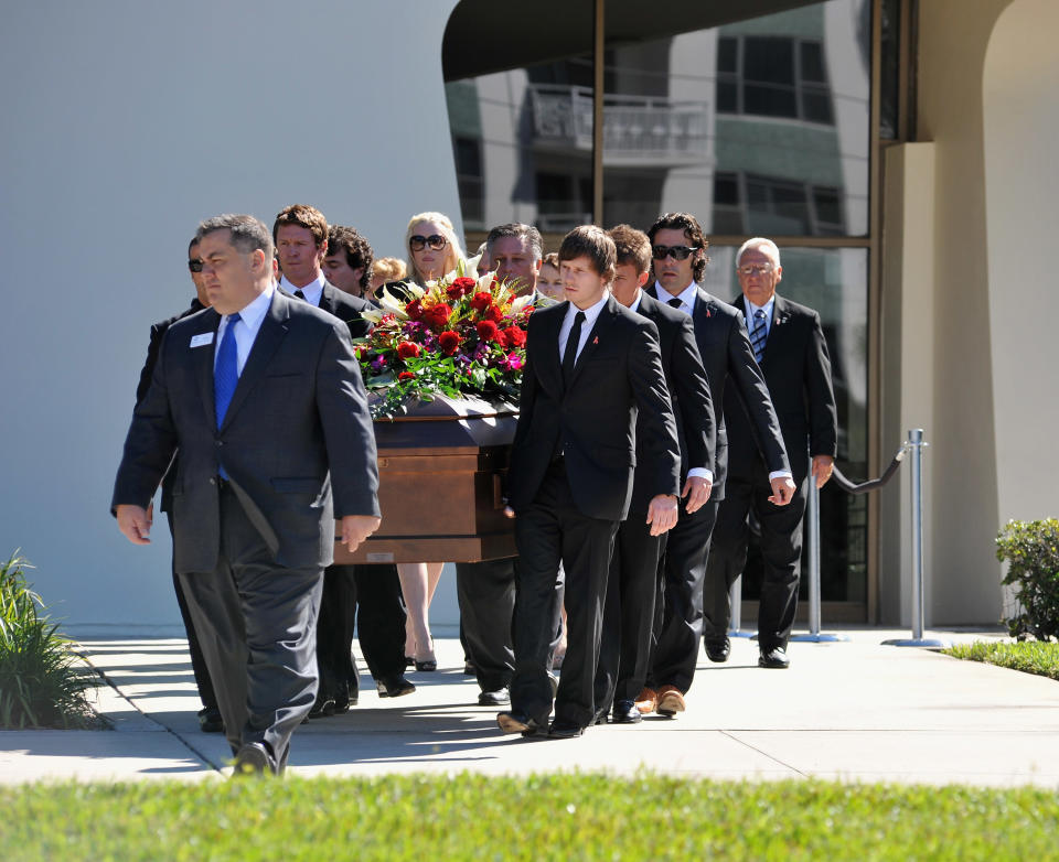 ST PETERSBURG, FL - OCTOBER 22: Pallbearers Austen Wheldon, Elliott Wheldon, Ashley Wheldon, Dario Franchitti, Scott Dixon and Tony Kanaan carry Dan Wheldon's casket to the hearse following a memorial service at First Presbyterian Church on October 22, 2011 in St Petersburg, Florida. Wheldon, who was 33 was killed in a 15-car crash at Sunday’s season-ending IndyCar race in Las Vegas. (Photo by Tim Boyles/Getty Images)