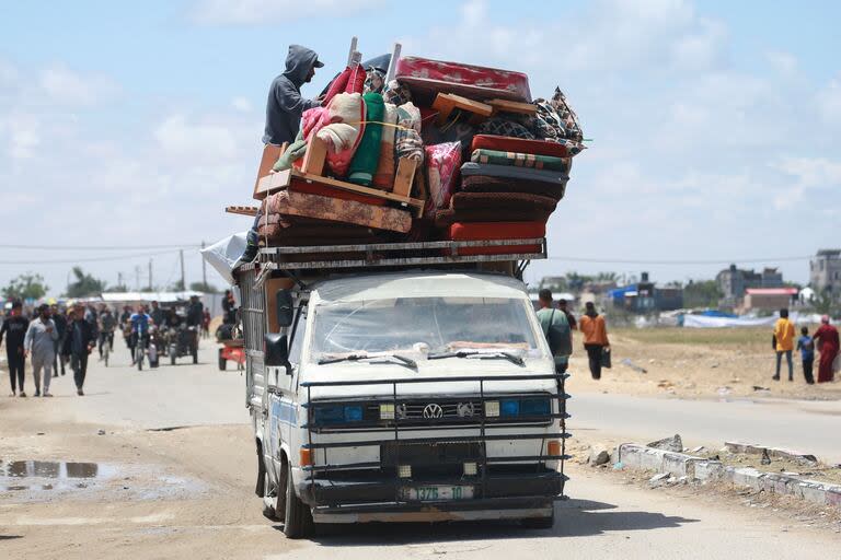 Desplazados palestinos tras la nueva orden de evacuación