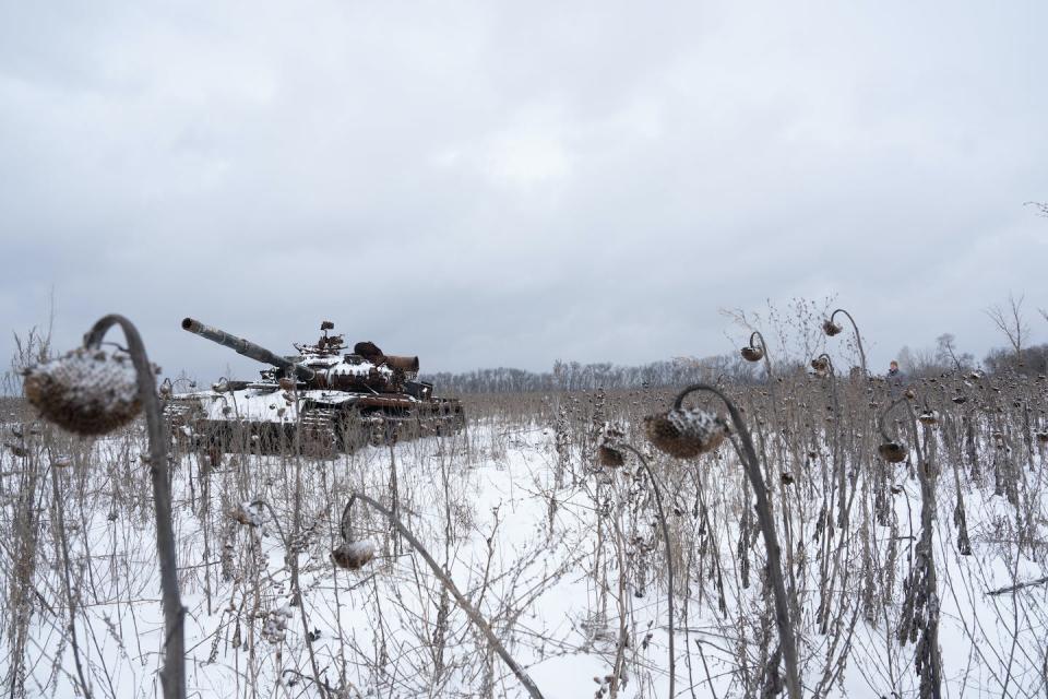 One of many destroyed and abandoned Russian tanks. <a href="https://www.gettyimages.com/detail/news-photo/destroyed-tank-is-seen-after-snowfall-amid-the-ongoing-news-photo/1247081730?phrase=russian%20tank%20&adppopup=true" rel="nofollow noopener" target="_blank" data-ylk="slk:Wolfgang Schwan/Anadolu Agency via Getty Images;elm:context_link;itc:0;sec:content-canvas" class="link ">Wolfgang Schwan/Anadolu Agency via Getty Images</a>