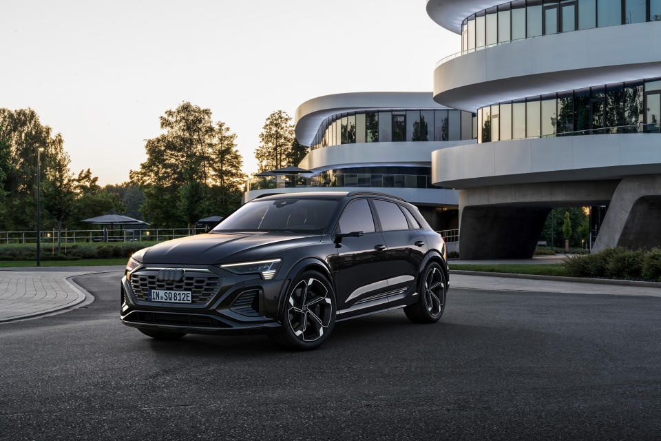 <p>Audi Q8 e-tron</p> 