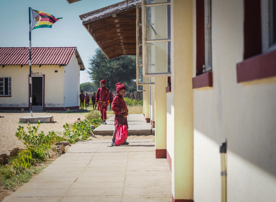 Pupils head to class after recess (Olympus E-M1II, M.Zuiko 12-40mm, 1/2000 sec, f/2.8, ISO200)