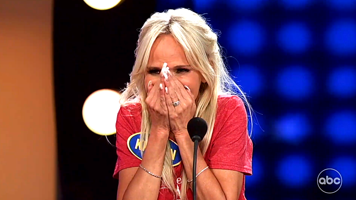 La respuesta indecente de Kristin Chenoweth se disculpa por ‘Family Feud’