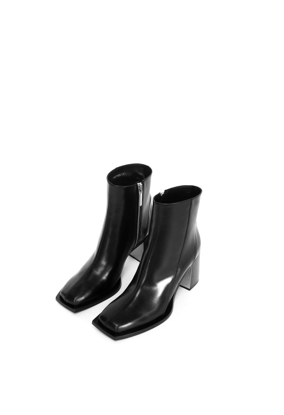21) Black Everyday Leather Boot