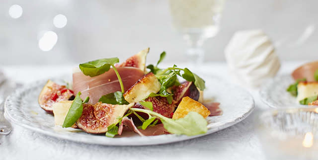 Serrano ham, halloumi and fig salad