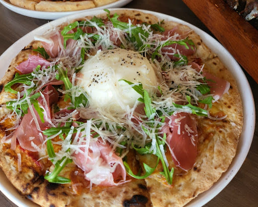 collins - burrata and parma ham pizza