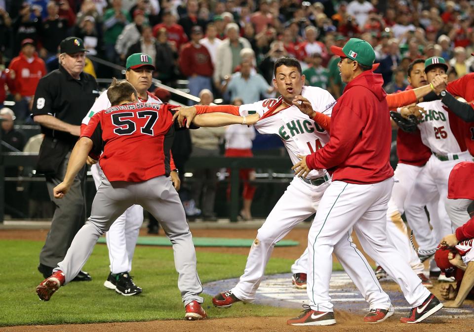 Mexico's Eduardo Arredondo (R) fights with Canada's Jay Johnson on Saturday at Chase Field. (Getty Images) 