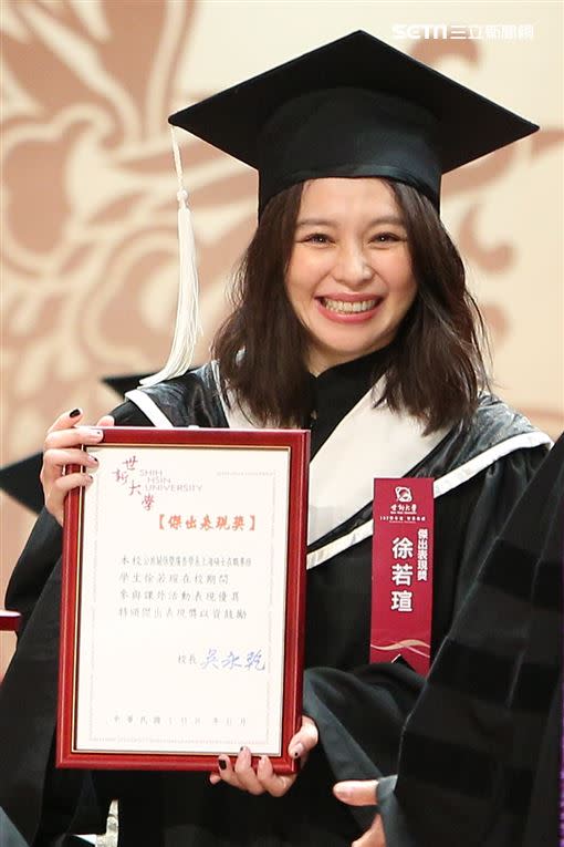 徐若瑄去年碩士畢業，還拿到「傑出表現獎」。（圖／資料照）
