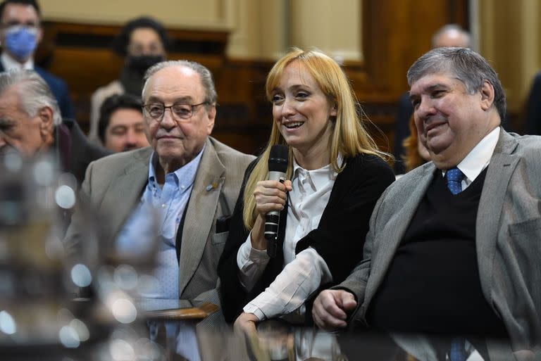 Carlos Heller, Anabel Fernández Sagasti y José Mayans