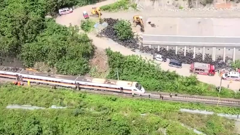 Train derails in a tunnel near Hualien