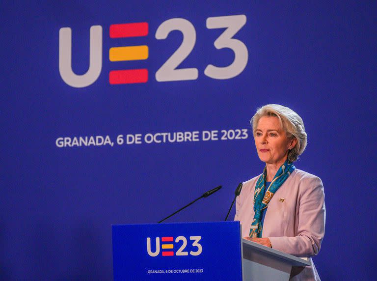 La presidenta de la Comisión Europea, Ursula von der Leyen, durante la cumbre de Granada