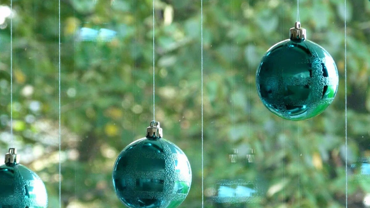 diy christmas window decorations blue ornaments