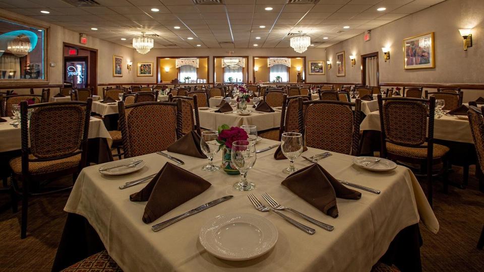 Interior of Nanni Ristorante.