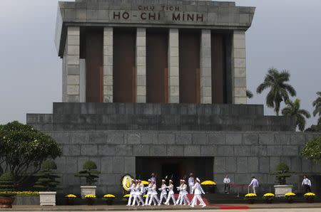 Soldiers leave after a wreath-laying ceremony attended by China's President Xi Jinping at the mausoleum of late Vietnamese revolutionary leader Ho Chi Minh in Hanoi, Vietnam, November 6, 2015. REUTERS/Kham -