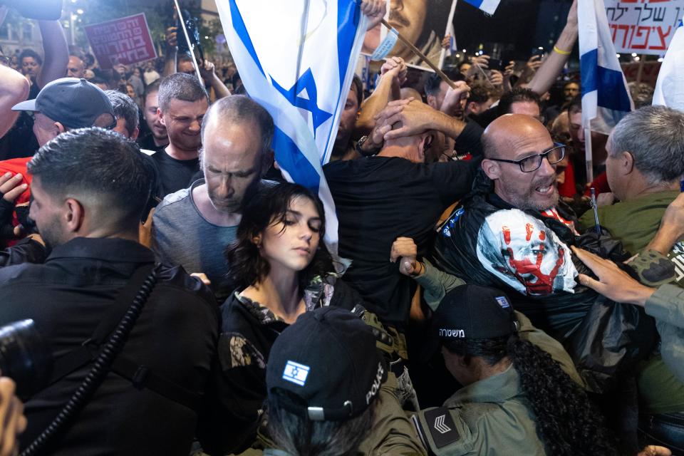 Protesters clash with police officers during a demonstration in Tel Aviv alling for a hostages deal with Hamas (Getty Images)