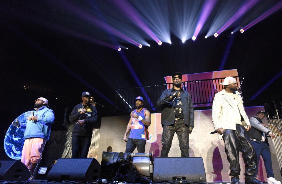 OAKLAND, CALIFORNIA - OCTOBER 01: (L-R) Raekwon, Cappadonna, Inspectah Deck, RZA, and Ghostface Killah of Wu-Tang Clan perform during the 