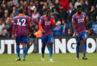 <p>Crystal Palace’s Jason Puncheon, Jeffrey Schlupp and Timothy Fosu-Mensah look dejected REUTERS/David Klein </p>