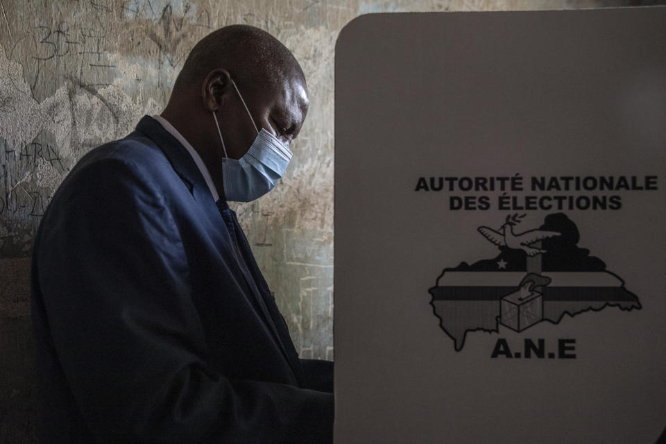 President Faustin-Archange Touadera casts his vote at the Lycee Boganda polling station in the capital Bangui, Central African Republic, Sunday, Dec. 27, 2020. Touadera and his party said the vote will go ahead after government forces clashed with rebels in recent days and some opposition candidates pulled out of the race amid growing insecurity. (AP Photo)