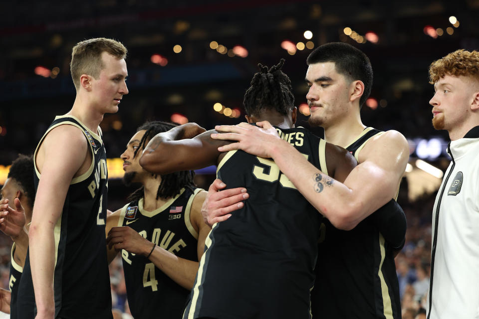 GLENDALE, ARIZONA - APRIL 08: Lance Jones #55 and Zach Edey #15 of the Purdue Boilermakers embrace after losing to the Connecticut Huskies 75-60 in the NCAA Men's Basketball Tournament National Championship game at State Farm Stadium on April 08, 2024 in Glendale, Arizona. (Photo by Jamie Squire/Getty Images)