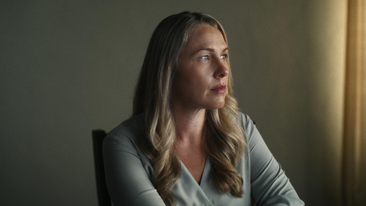 Denise Huskins relata valientemente su historia en 'Pesadilla de un secuestro en California' de Netflix (Imagen cortesía de Netflix)