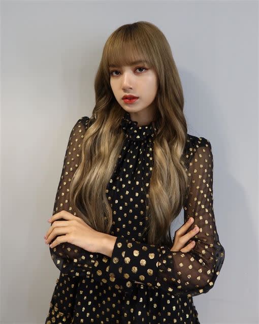 南韓女團Lisa有「人間芭比」封號。（翻攝自lalalalisa_m IG）