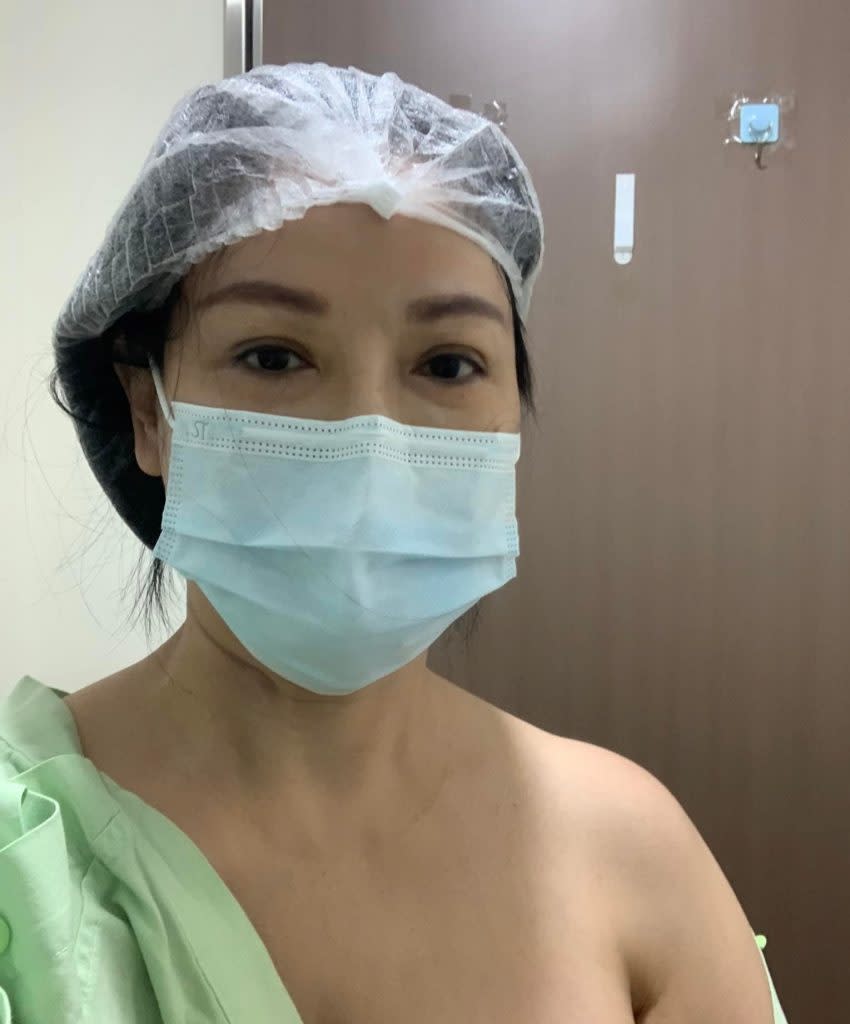 王小芬5月時就在臉書分享自己動乳癌手術的畫面。（圖／翻攝自臉書／王小芬）