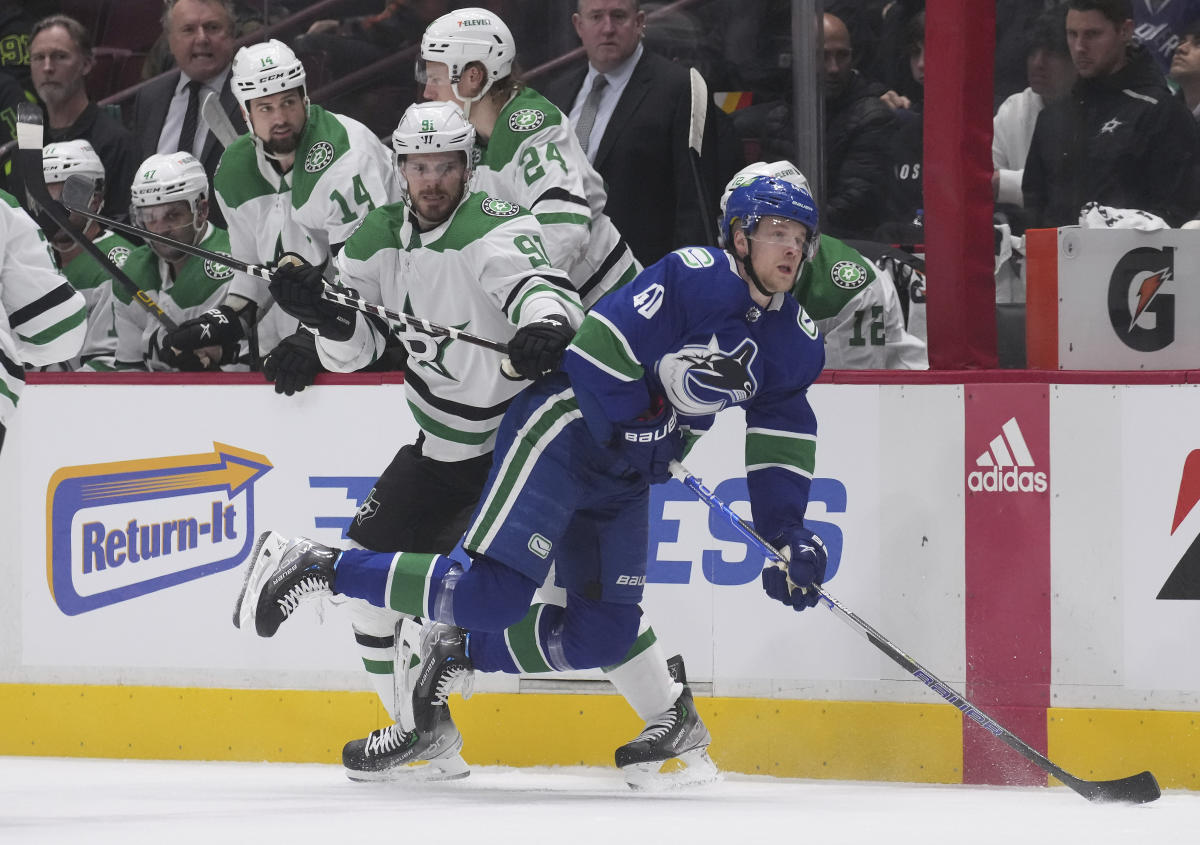 NHL: Tampa Bay Lightning Winning Streak Extends to 8 with Canucks