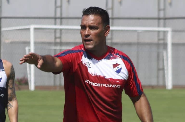 Nacional de Paraguay, el último club de Gamboa como entrenador, en 2019; "El fútbol argentino es el más histérico que conozco", analiza, a los 50 años