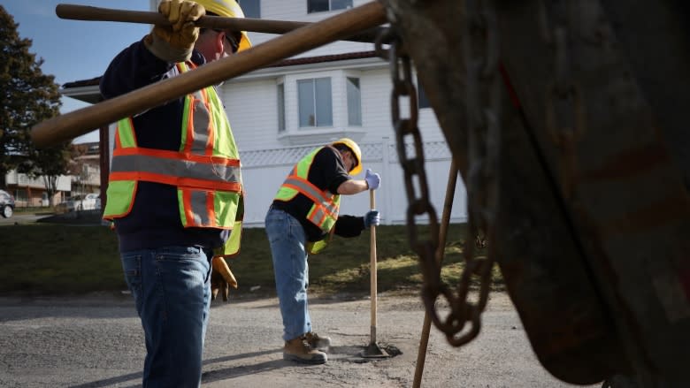 Pothole repair season starts early in Vancouver