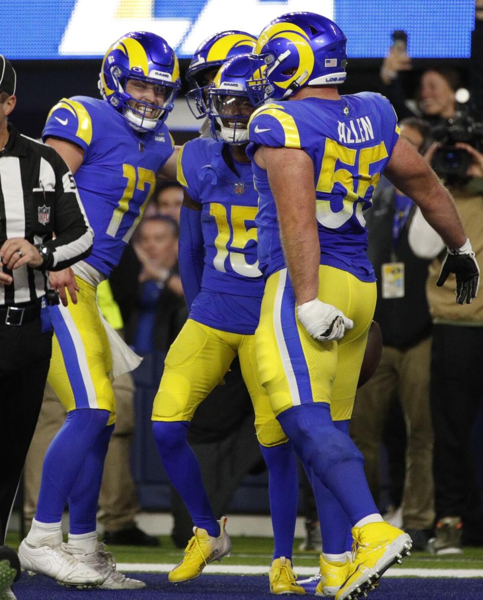 Rams players celebrate last-minute touchdown on the sideline
