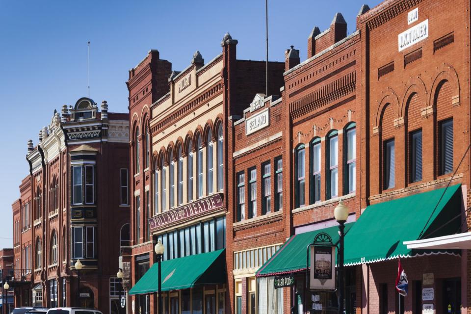 <p>This historic town of less than 10,000 people has a <a href="http://www.cityofguthrie.com/index.aspx?nid=149" rel="nofollow noopener" target="_blank" data-ylk="slk:great variety of antique stores;elm:context_link;itc:0;sec:content-canvas" class="link ">great variety of antique stores</a>, from sports memorabilia specialists to cowboy-centered shops. Those with more general tastes will be happy to browse <a href="http://www.countrycornerguthrie.com/" rel="nofollow noopener" target="_blank" data-ylk="slk:Country Corner;elm:context_link;itc:0;sec:content-canvas" class="link ">Country Corner</a>, which has two fully-loaded floors of unique finds.</p>