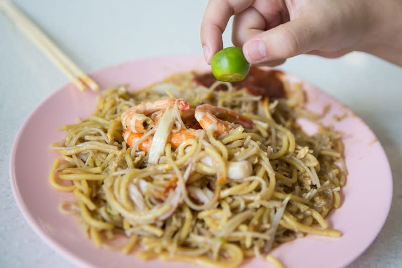 Hong-Heng-Fried-Sotong-Prawn-Mee-9 Hong Heng Fried Sotong Prawn Noodle: Hokkien Mee With Strong Wok Hei Is Certainly Worthy Of Its Michelin Bib Gourmand Awards In 2016 & 2017