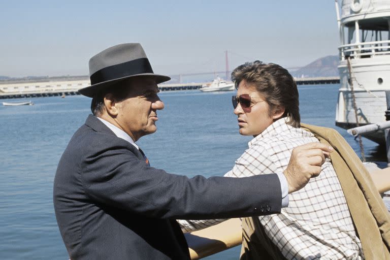 Las calles de San Francisco estaba protagonizada por Karl Malden y Michael Douglas, un actor novato por aquellos tiempos que alcanzó la popularidad gracias a esta ficción de los ‘70 