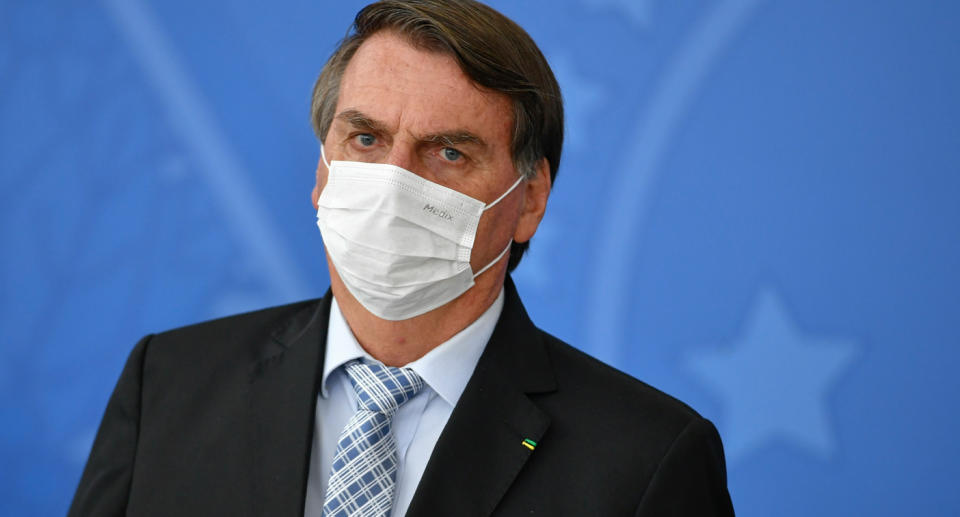 President Jair Bolsonaro wearing a surgical mask.